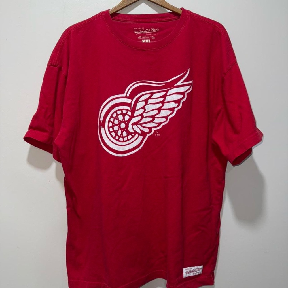 Mitchell & Ness Red Winged Wheel Tee